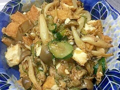 ツナと厚揚げズッキーニとしめじの麺つゆ醤油炒め